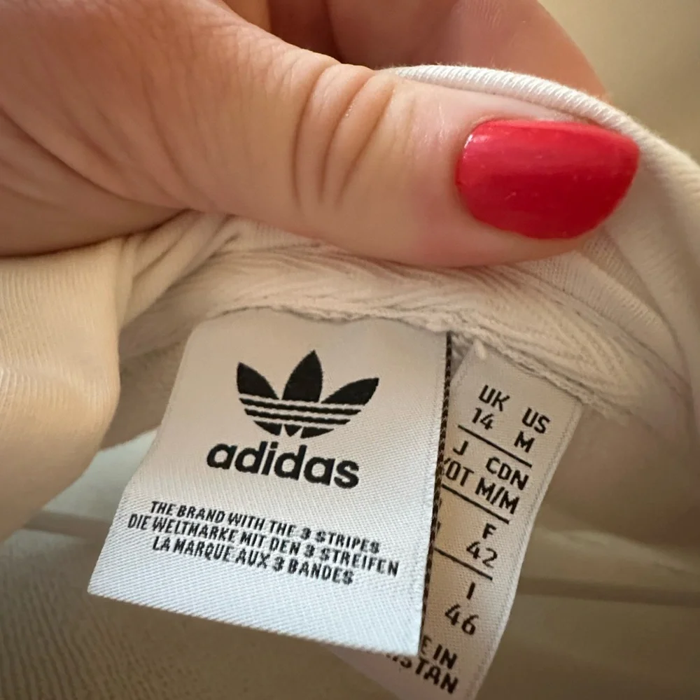 Adidas woman’s white cropped hoodie. Size M. - Picture 7 of 7